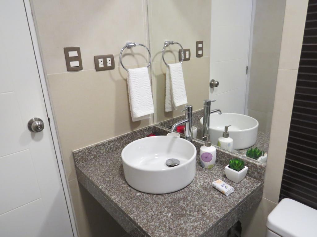 Spacious Apartment In Miraflores Lima Quarto foto